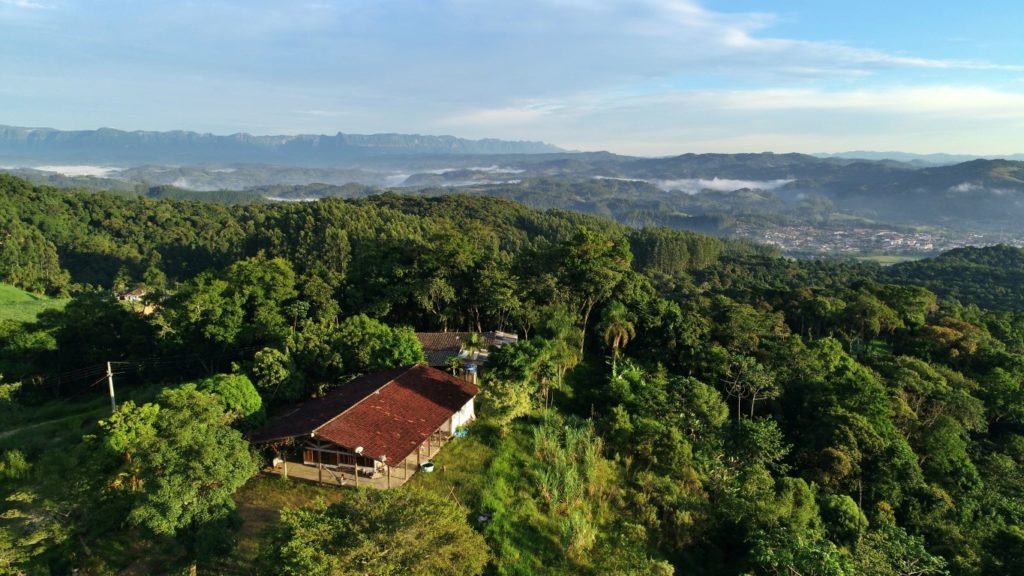Encantadora Propriedade Rural com Casa de Madeira Privativa em Santa Catarina