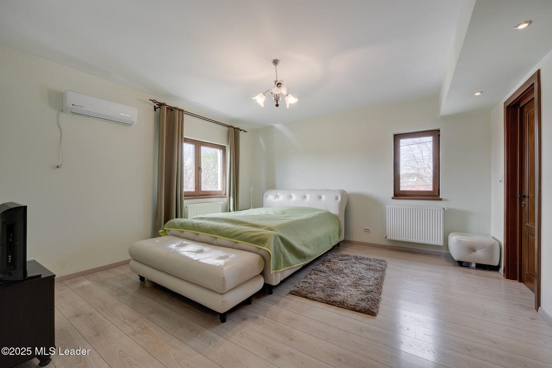 Vilă Spațioasă în Tunari – 334 mp construiți, teren 515 mp