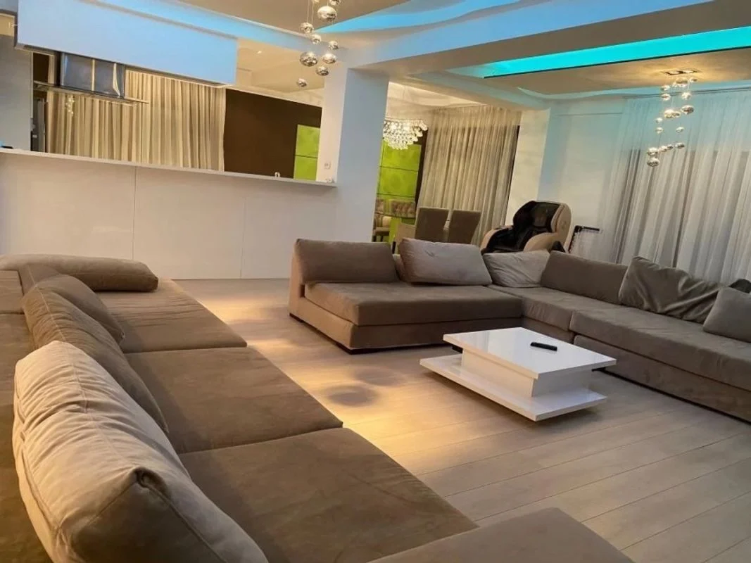 Apartament cu 4 Camere de Închiriat într-un Complex Rezidențial, București