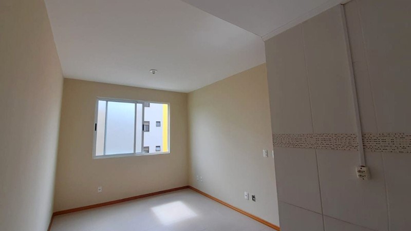 Apartamento de 1 dormitório com garagem na Silva Jardim