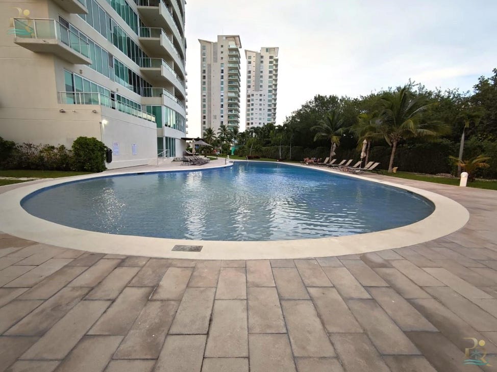 Espectacular Departamento con Vista Panorámica al Mar en Avenida Bonampak, Cancún