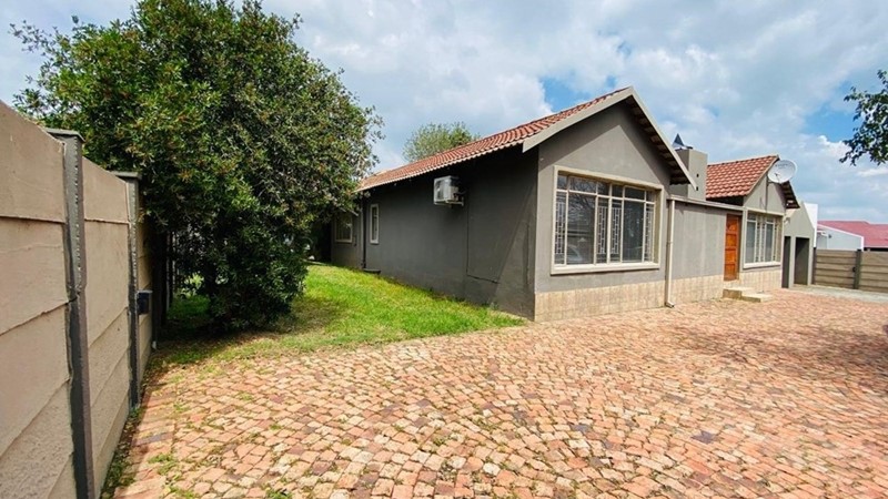 Bekoorlike en Ruim 4-Slaapkamer Huis te Huur in Sasolburg