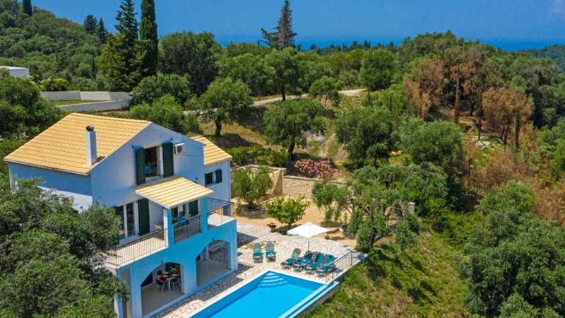 Ενοικιάζεται Εξοχική Κατοικία με Εντυπωσιακή Θέα στα Βουνά – Αχαράβη, Κέρκυρα