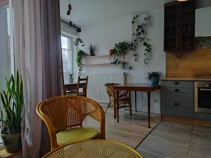 DO WYNAJĘCIA PRZYTULNE 2-POKOJOWE MIESZKANIE W CENTRUM MIASTA