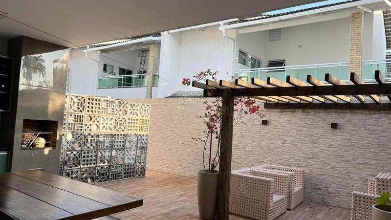 Duplex Mobiliado para Alugar em Eusébio, com 04 Suítes e 190 m²