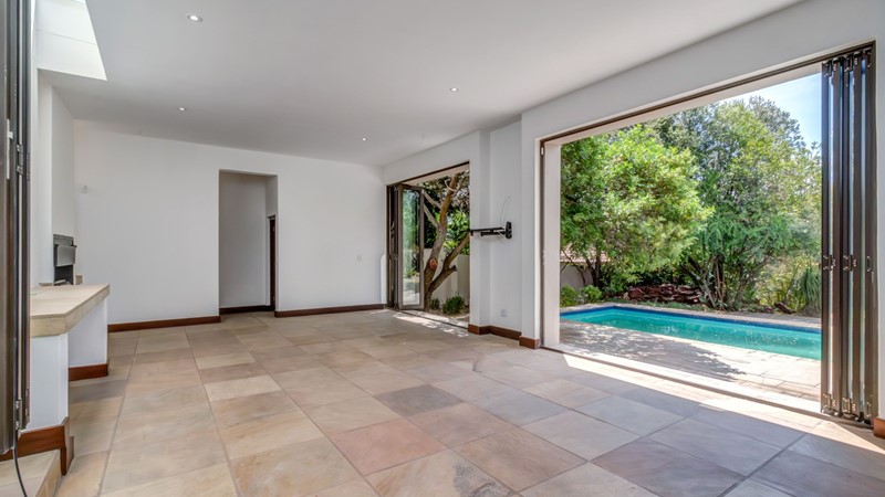 Huis te Huur in Dainfern Golf Landgoed, Sandton