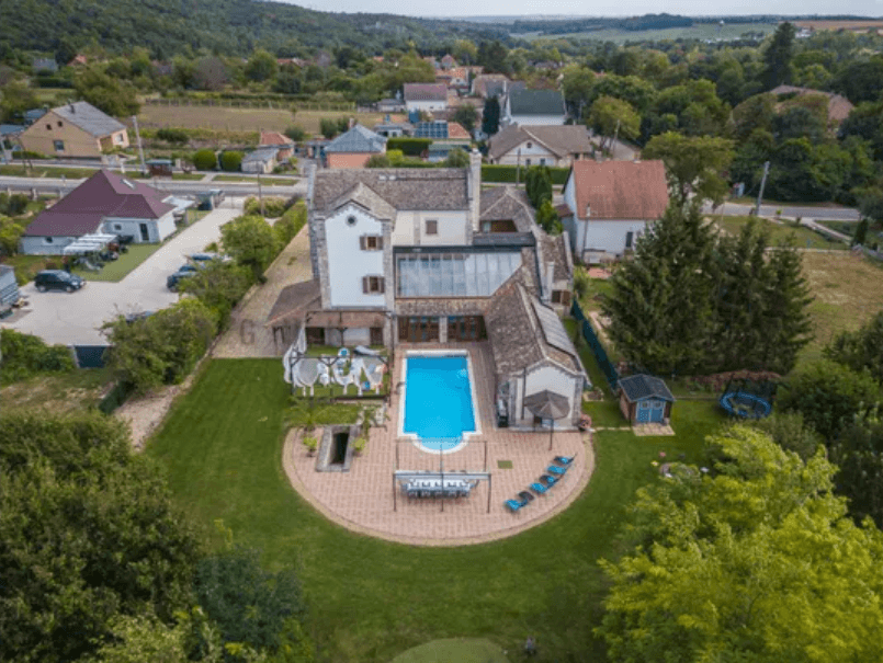 [6-hálószobás] Ház kiadó a LAGUNA Ingatlanközpontban