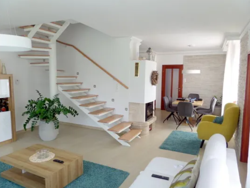 3 szoba + nappali, 150 m²-es, két szintes családi ház kiadó Nyíregyházán