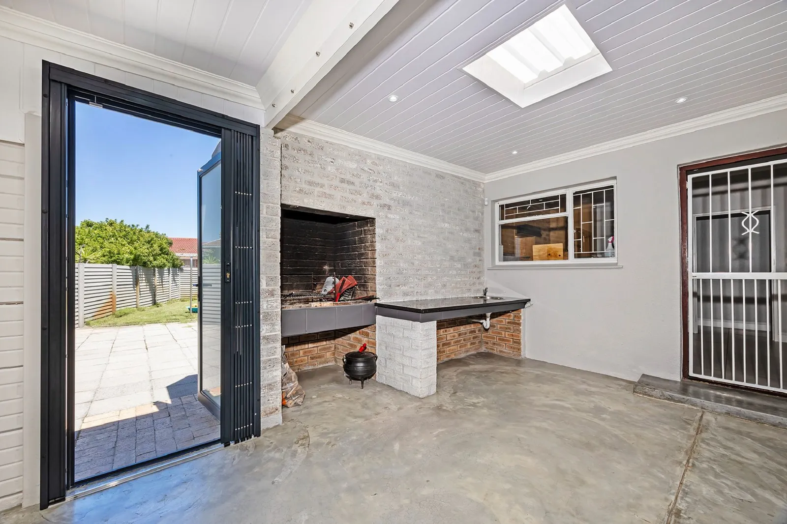 Luukse 4-Slaapkamer Vrystaande Huis te Koop in Ferndale