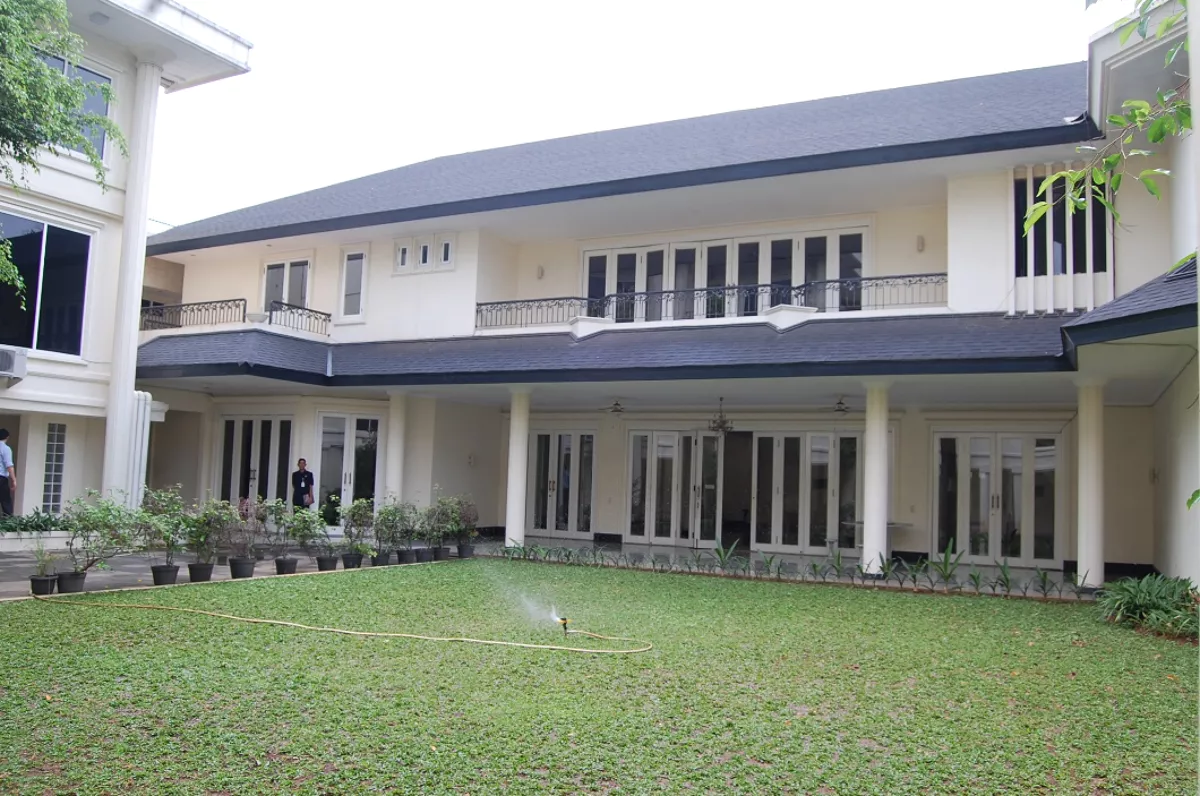 Rumah Mewah 40 Kamar Tidur Disewakan di Menteng