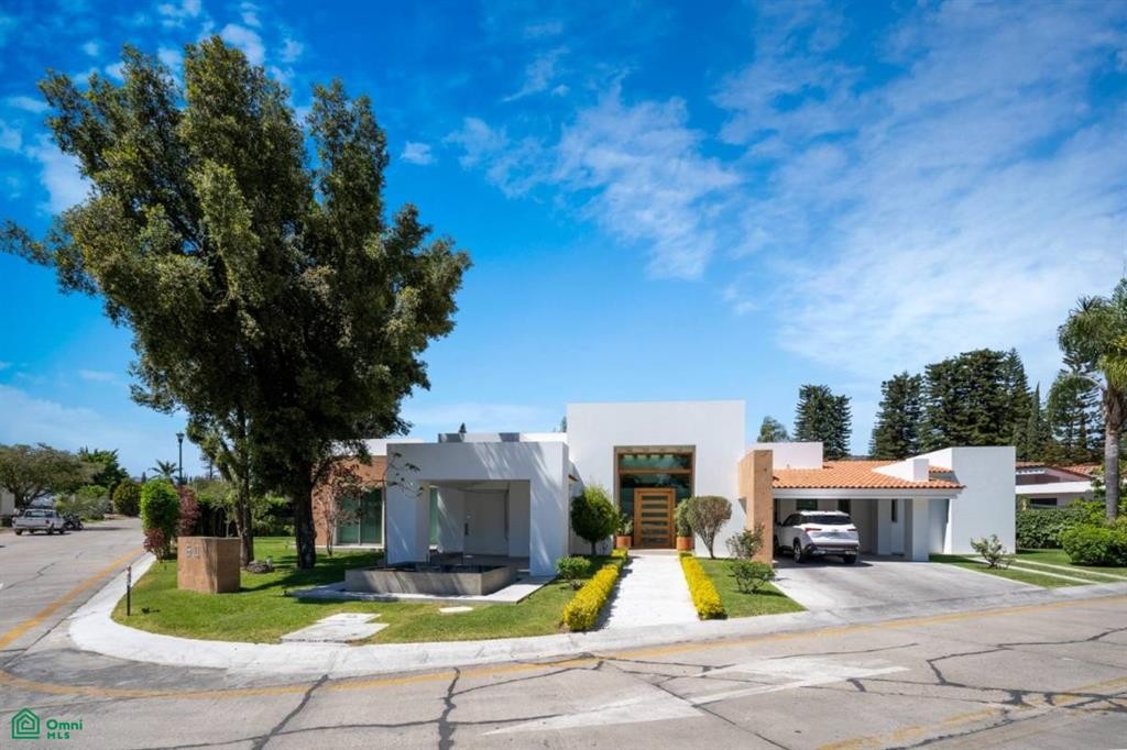 Exclusiva Casa de Una Planta en Santa Anita Golf Club – Estilo y Elegancia en un Entorno Privilegiado