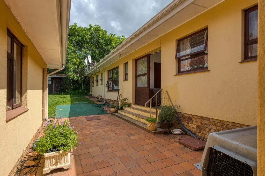 Ruim 5-Slaapkamer Vrystaande Huis te Koop in La Concorde