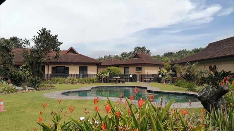 Gedeeltelik Gemeubileerde 1-Slaapkamer Woonstel in Gesogte Landgoed in Shelly Beach