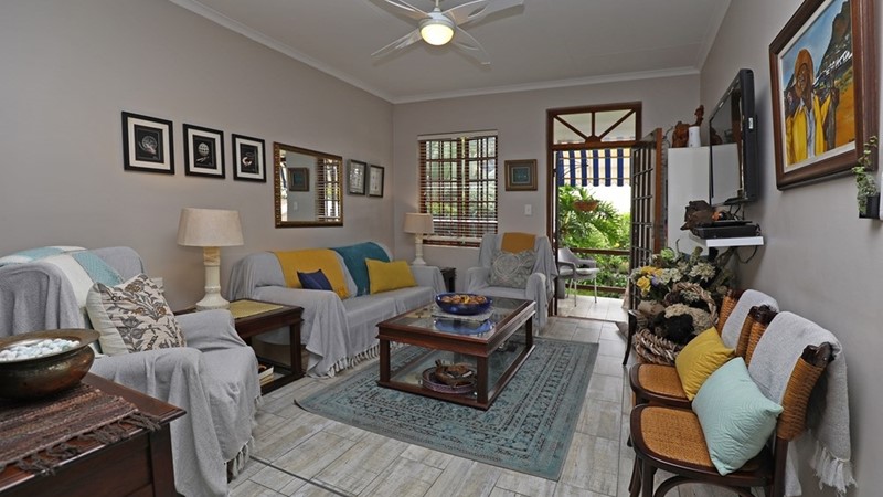 Enkelvlak Meenthuis te Huur in ‘n 50’s Village