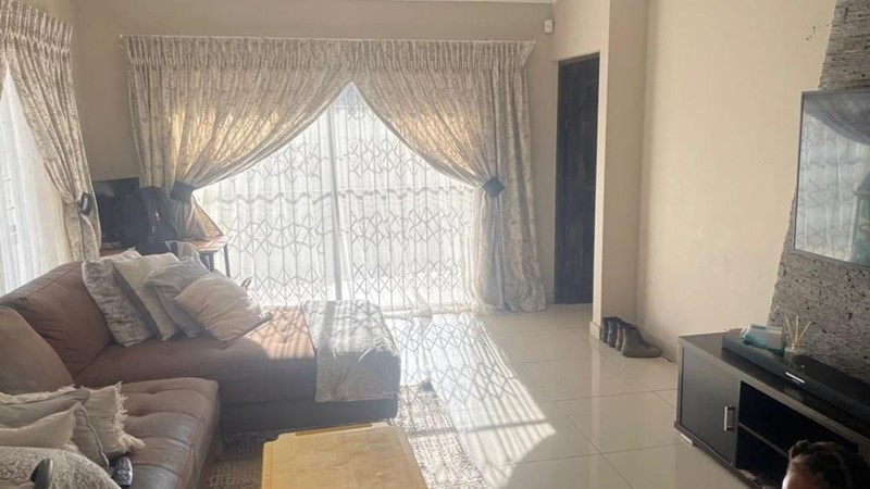 Pragtige 2-slaapkamer Meenthuis te Huur in Amanzimtoti