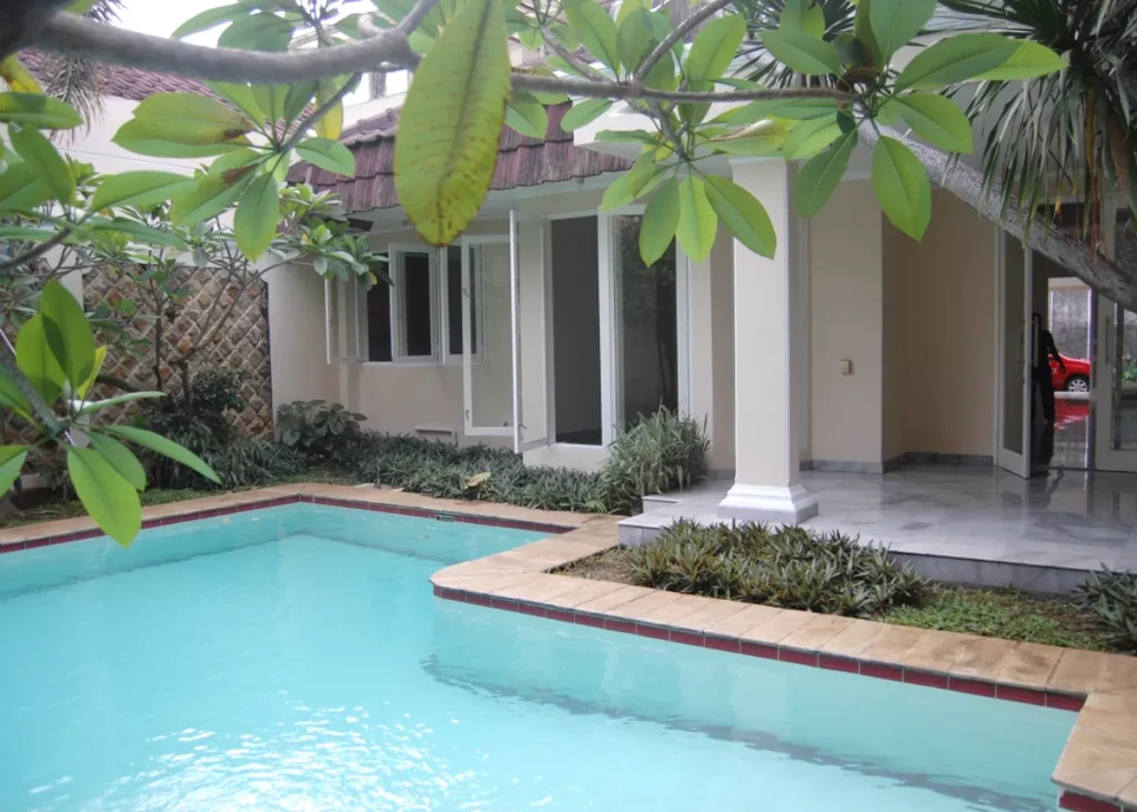 Rumah Mewah 4 Kamar Tidur untuk Disewa di Cipete