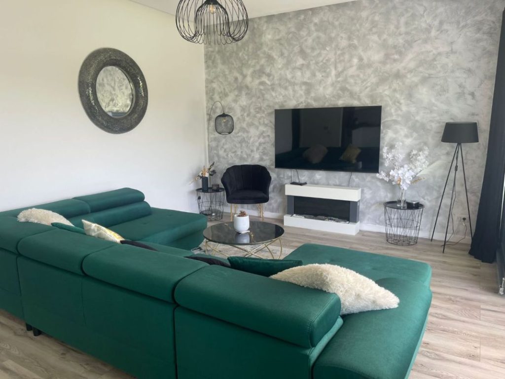 Vilă nouă cu 5 camere de închiriat în Strada Ioan Slavici, Tunari