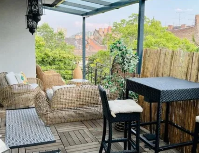 Bérelhető 3 szobás, 190 m²-es részben bútorozott penthouse lakás