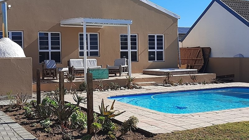 Eksklusiewe Woonhuis Naby Mashie-gholfbaan te Huur