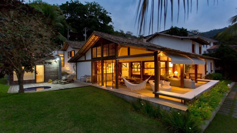 Venda de Casa com flats – Mansão Exclusiva à Beira-Mar em Angra dos Reis