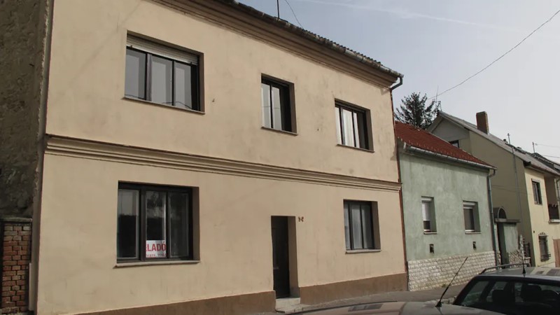 Családi ház eladó Pécs, Hegyalja utca – 150 m², 3 szobás, kerttel