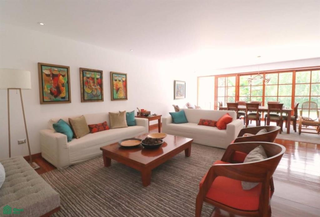 Exclusiva Casa en Renta en Surco – Lujo, Espacio y Confort Familiar