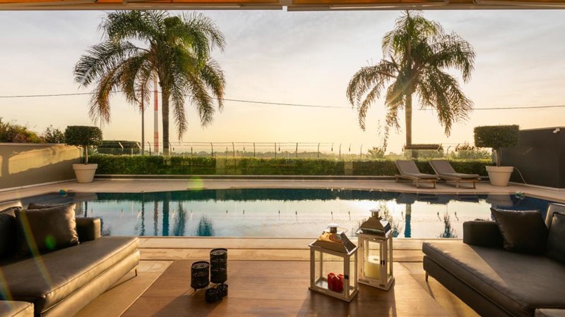 Μεγαλοπρεπής Βίλα με Θέα στη Θάλασσα στη Γλυφάδα – Κομψότητα στην Αθηναϊκή Ριβιέρα | 1850 τ.μ.