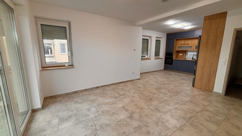 Modern Félkertes ház Keszthely kertvárosi részén, Balaton partján