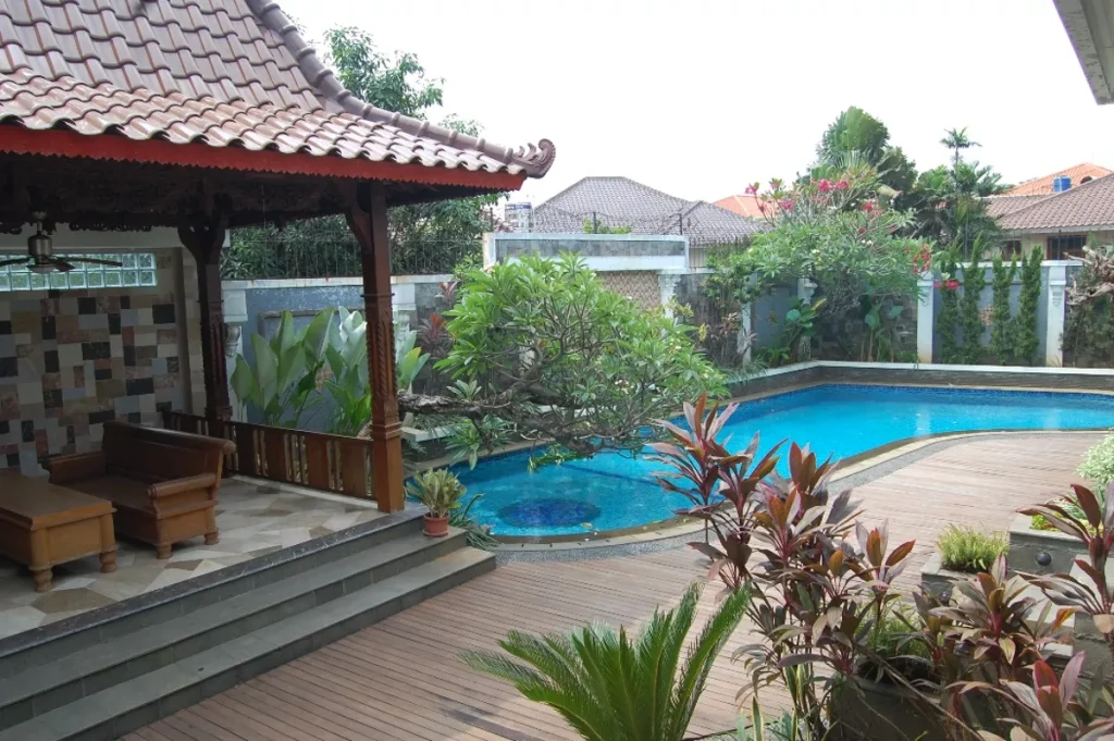 Rumah 8 Kamar Tidur untuk Disewa di Pejaten Barat, Jakarta Selatan