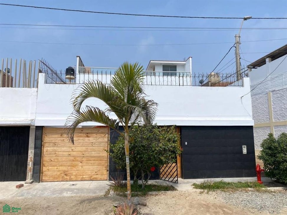 Casa en Venta en Punta Negra, Lima – Exclusiva Propiedad con Piscina