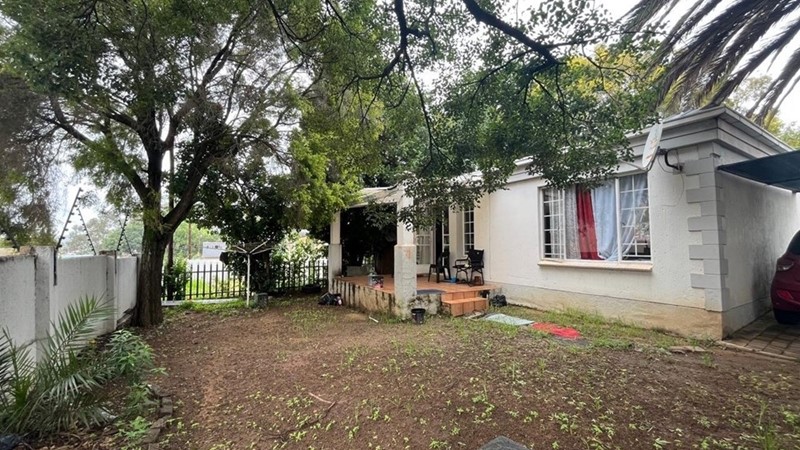 Ruim 2-Slaapkamer Tuin-Tuisuis in Beveiligde Kompleks