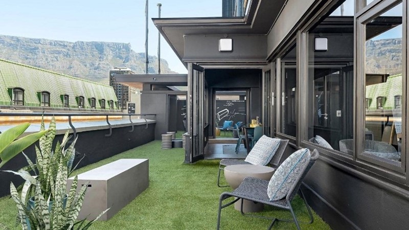 Studio-Woonstel in die Black-brick Gebou – 8 Saint Georges Mall