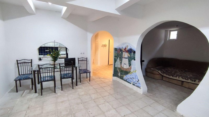 Békés családi ház a Balaton partjától mindössze 3 utcányira