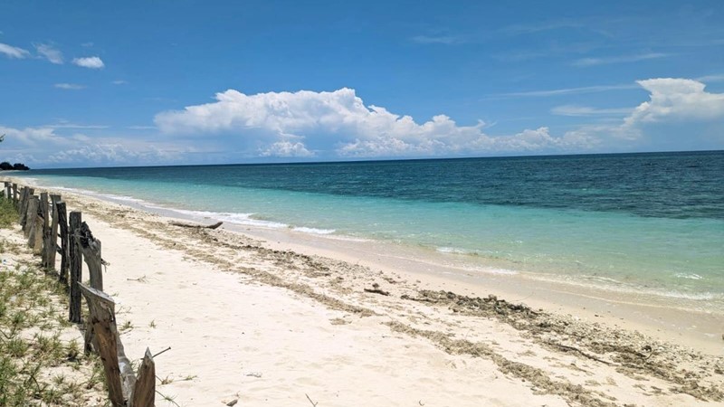 Tanah Siap Bangun 2 Hektar di Pinggir Pantai dengan Infrastruktur Lengkap – Dijual